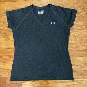 Under Armour Tshirt Women’s Medium Gray Vneck Semi-Fitted Heat Gear Athletic Tee